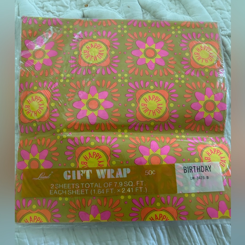 Vintage 1976 Laurel Gift Wrap with Happy Birthday Design 7.9 square feet. NIP